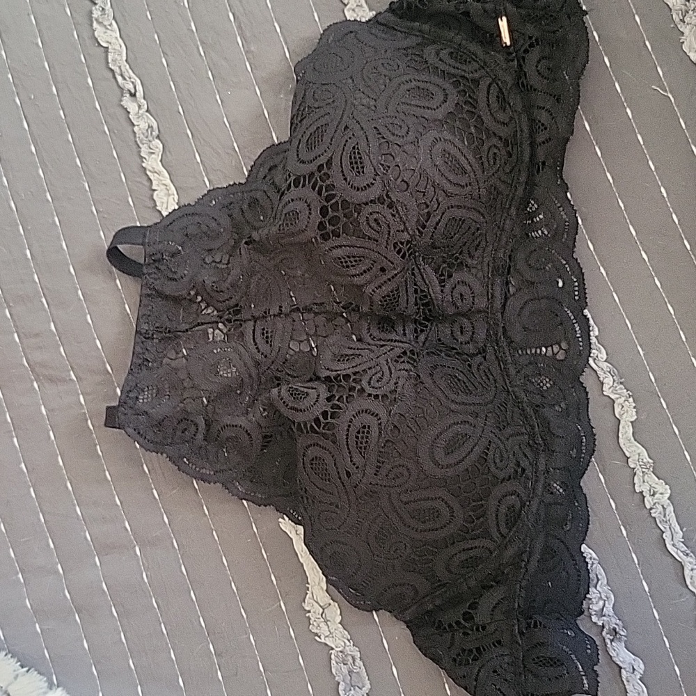 Victoria's Secrer Lace Trim Black Underwire Bralette